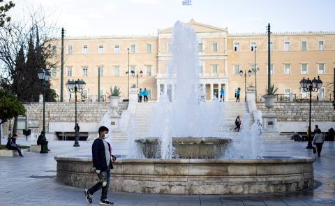 Greqia del nga lockdown: Vendi rikthehet nga sot ne normalitet